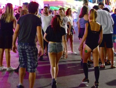 Ζάκυνθος: Μεθυσμένοι τουρίστες διέλυσαν το νοσοκομείο, κτύπησαν γιατρό και πήγαν να κλέψουν ασθενοφόρο